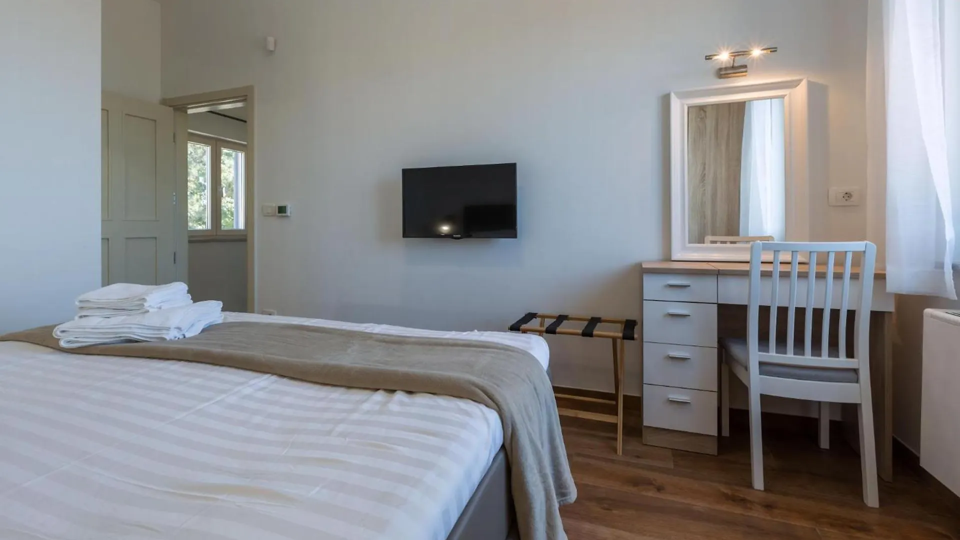 Tolles Ferienhaus In Deklici Mit Privatem Pool Kastelir 0*,