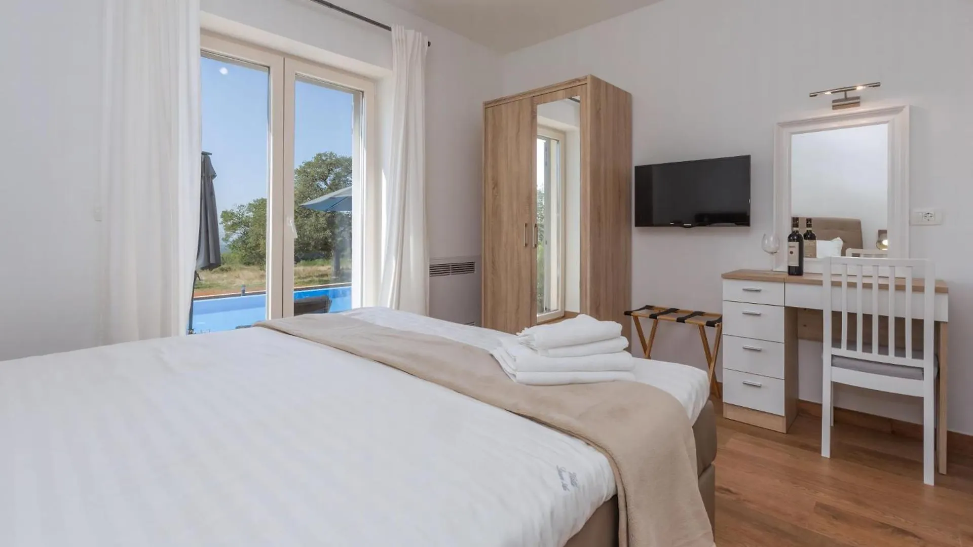 Tolles Ferienhaus In Deklici Mit Privatem Pool Kastelir Croatia