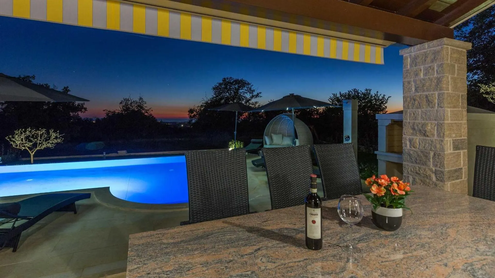 Tolles Ferienhaus In Deklici Mit Privatem Pool Kaštelir 0*,  Chorvatsko