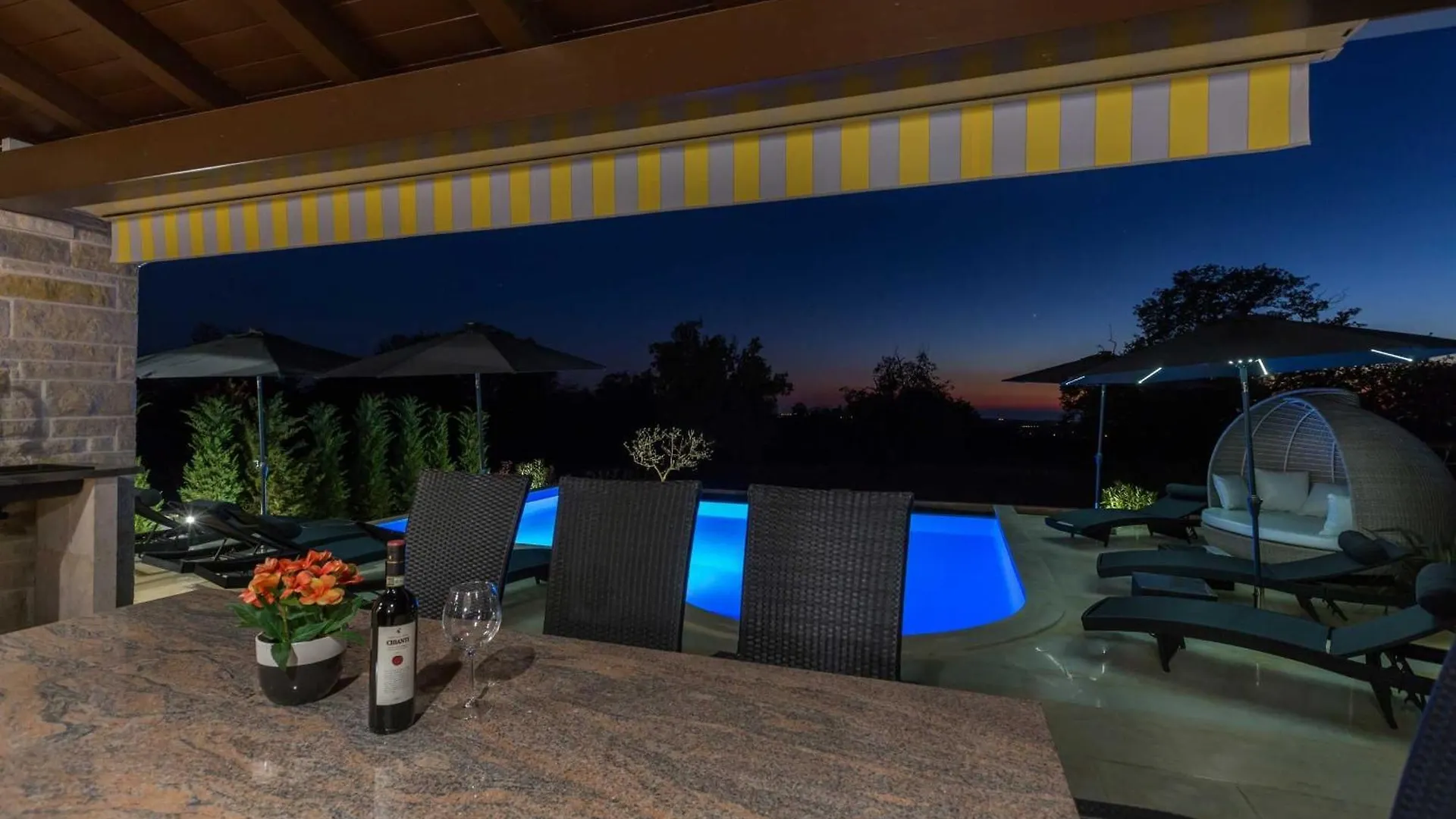 Tolles Ferienhaus In Deklici Mit Privatem Pool Kastelir Holiday home