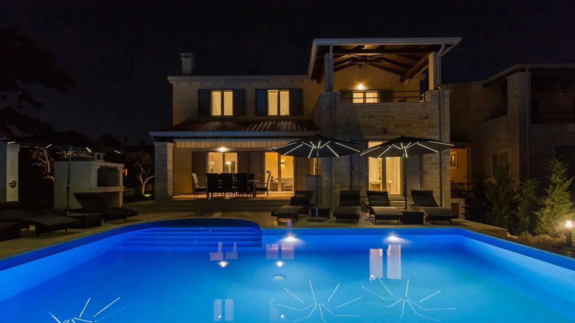 Tolles Ferienhaus In Deklici Mit Privatem Pool Kastelir