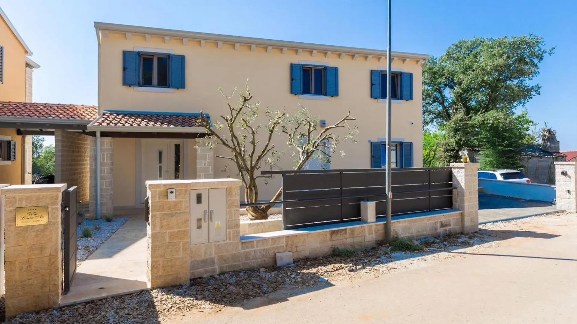 Tolles Ferienhaus In Deklici Mit Privatem Pool Kastelir